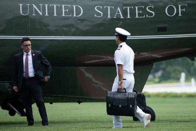 总统「同款」手提箱只需6万8新葡京每个CEO都需要一个(图1)